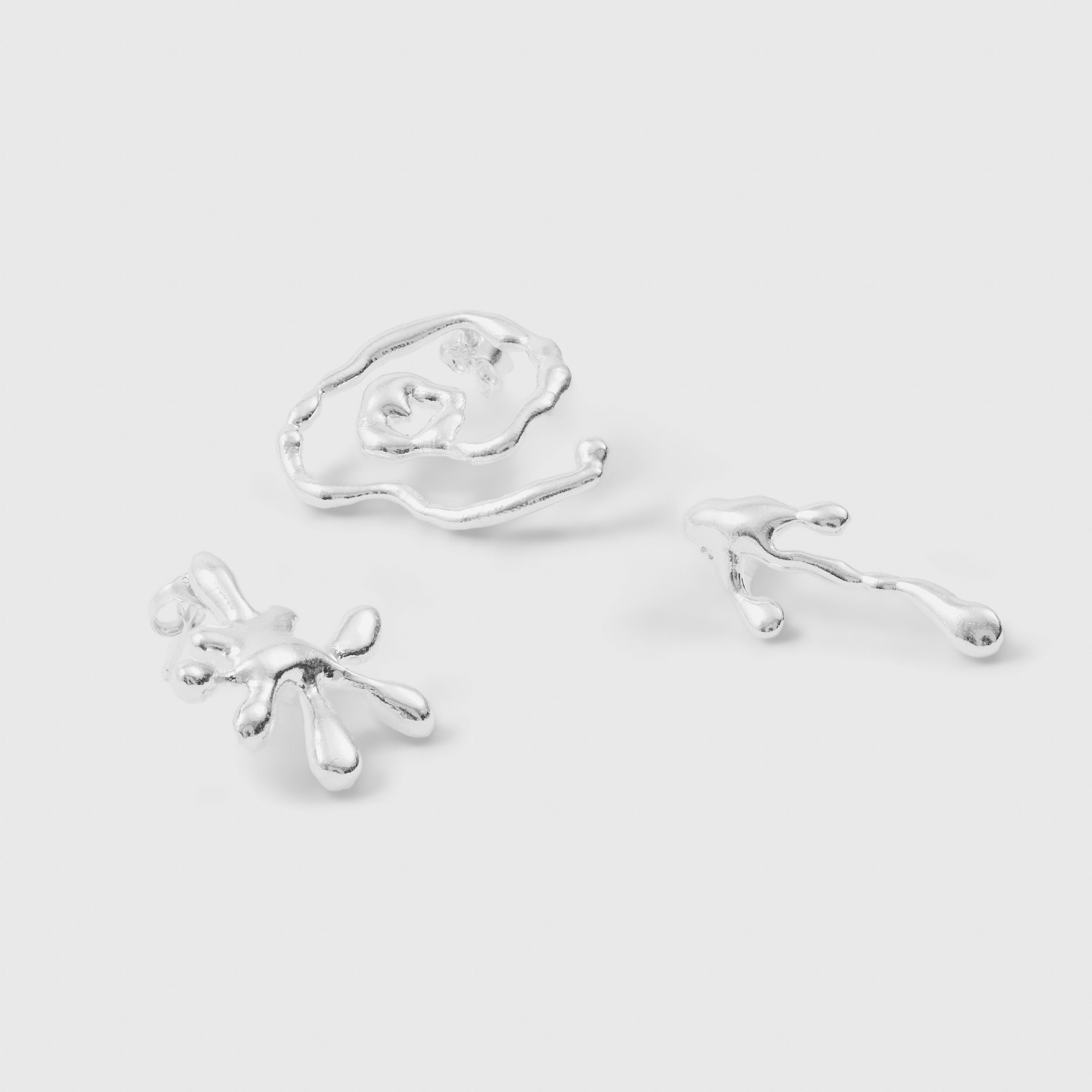 Font Arrow Earring (925 Silver)